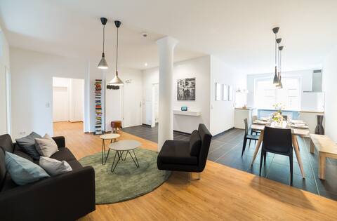 195 SQM & 5 BR // ENTIRE FLOOR: MAX 21 PERSON