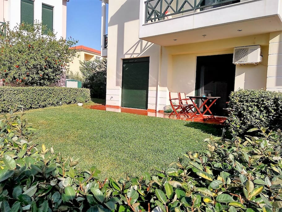 Exterior view with grass-garden