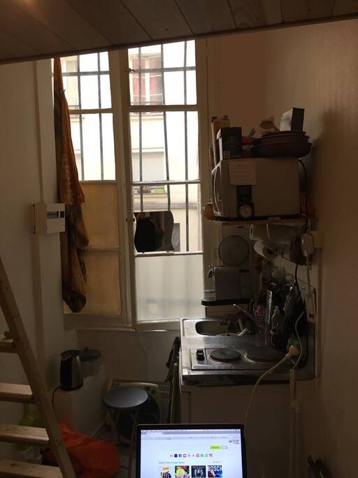 Coin cuisine donnant sur cour