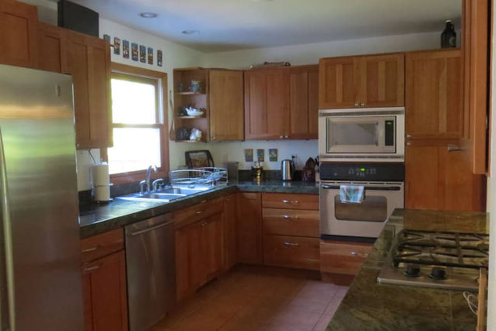Full kitchen for use.