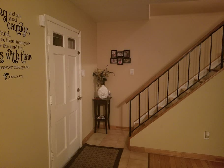Front Door Foyer Pic 2