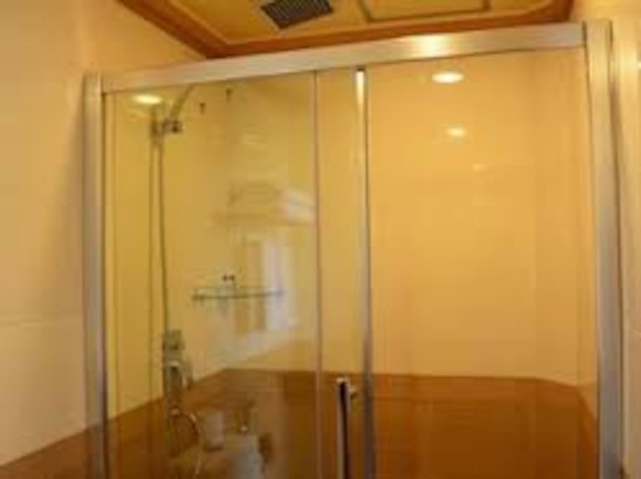 Shower area in a birth room