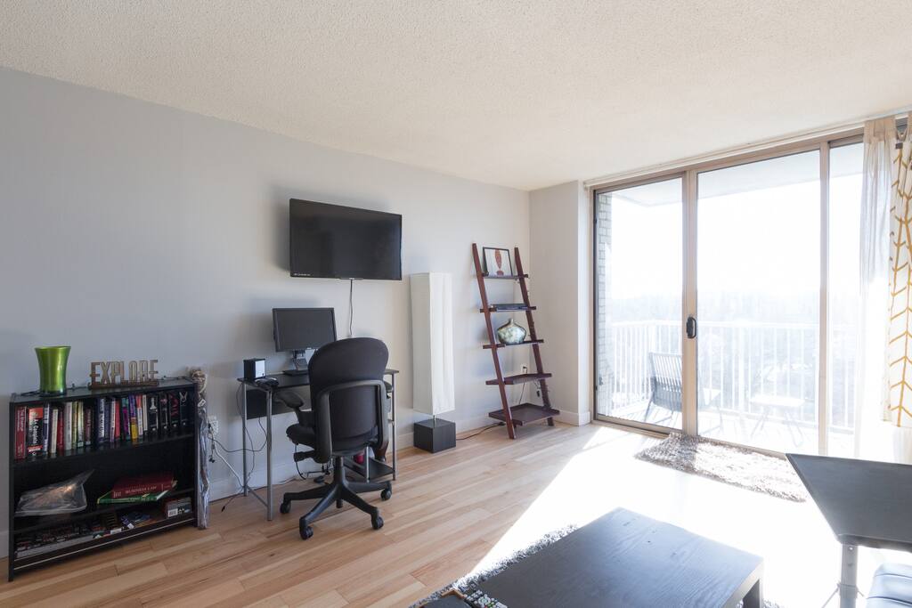 Captures great light, enjoy yoga or meditation on the patio.