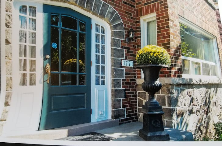 Fifa Ready 2 bdrm Bayview at Eglinton on subway