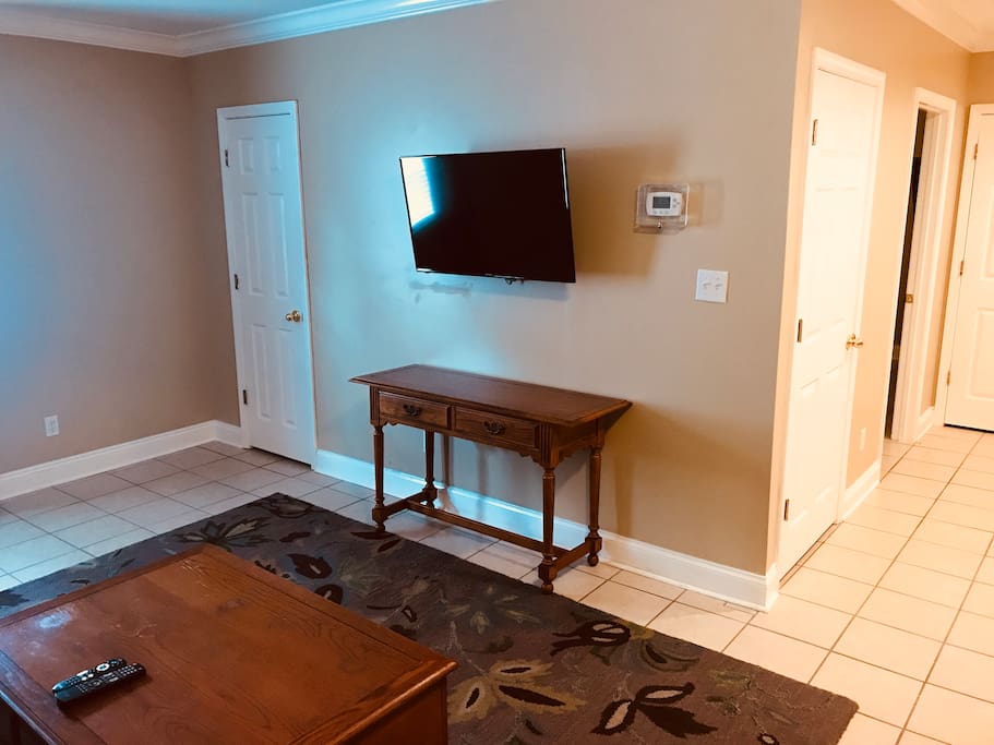 43" flat screen television with 85 channel HD cable TV.