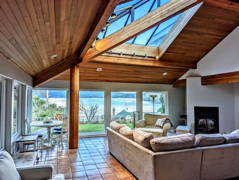 Pebbly Beach House on Bowen Island