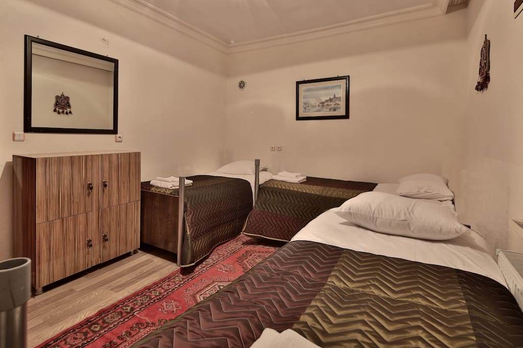 ROOM: Simply furnished but clean and comfortable. Personal lockers can be used for securely storing laptops, etc.