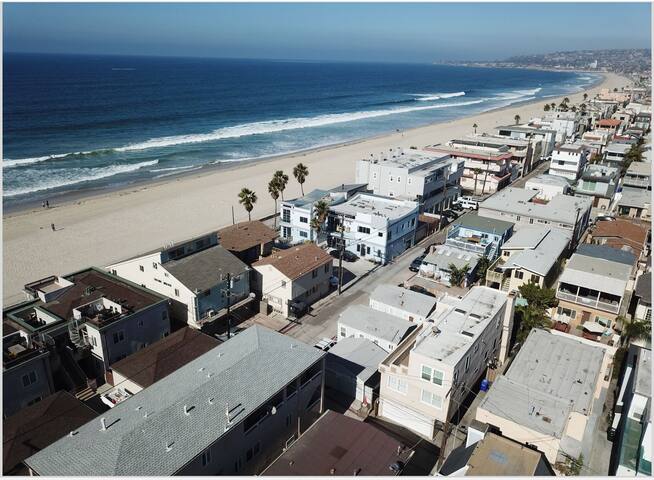 Ocean Front On Beach Sleeps 9/Patio/AC/Parking/2BA gallery image 4