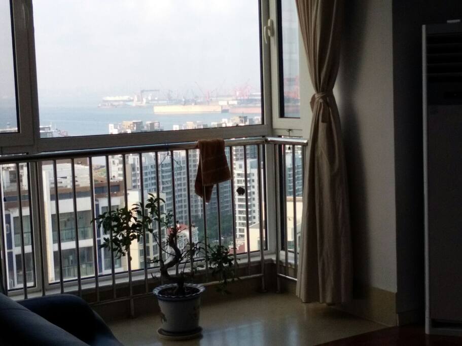阳台可观海景Balcony overlooking the beautiful sea