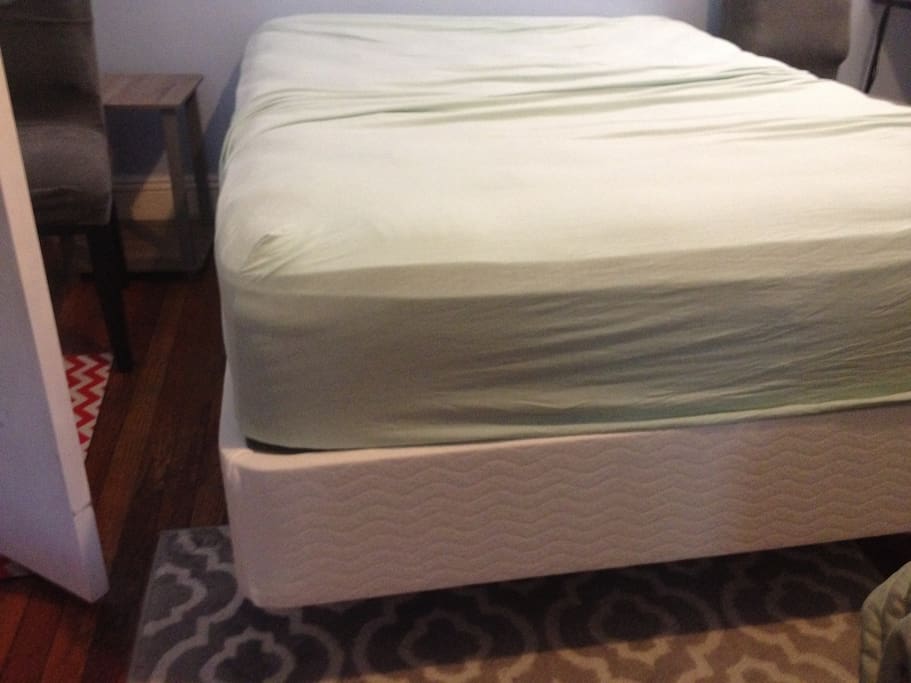New spring box for the full bed! Absolutely no noises or squeaking when you sit on the bed!