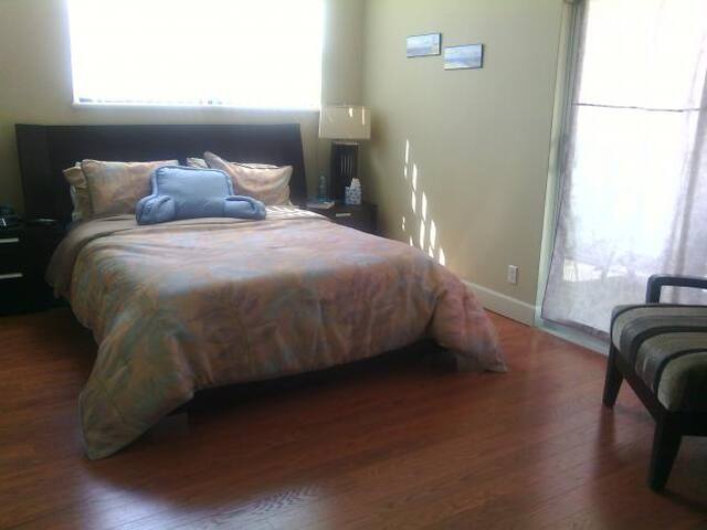 E Beautiful beachfront property with pool partia gallery image 4