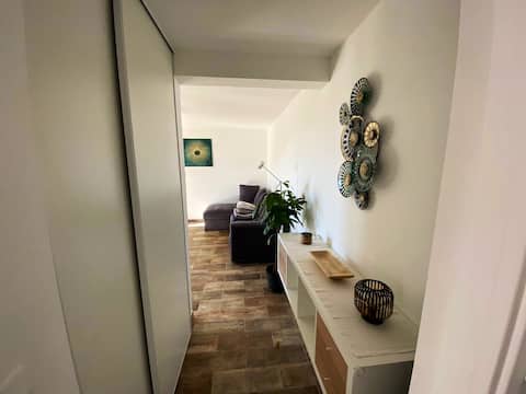 Top performing Airbnb: Village center apartment, sea view, private parking in La Croix Valmer