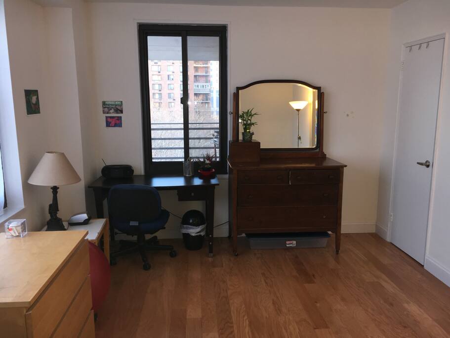 Large Master Bedroom, Desk, Chair, Lots of Light, Closet