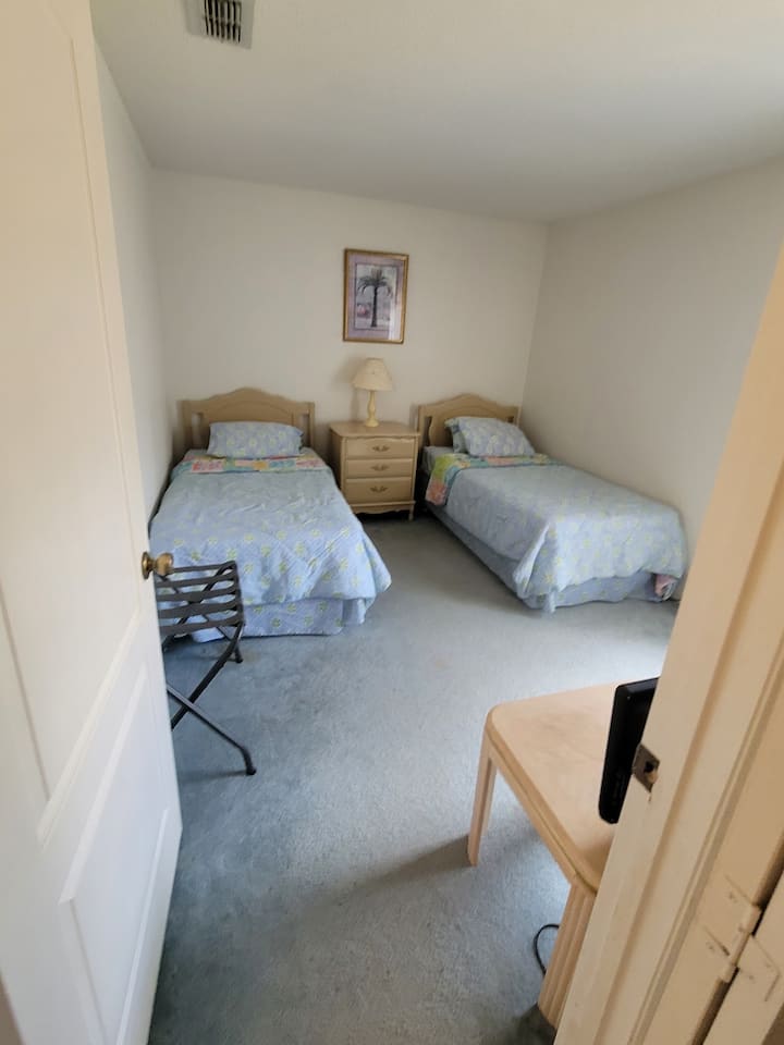 سريران متماثلان