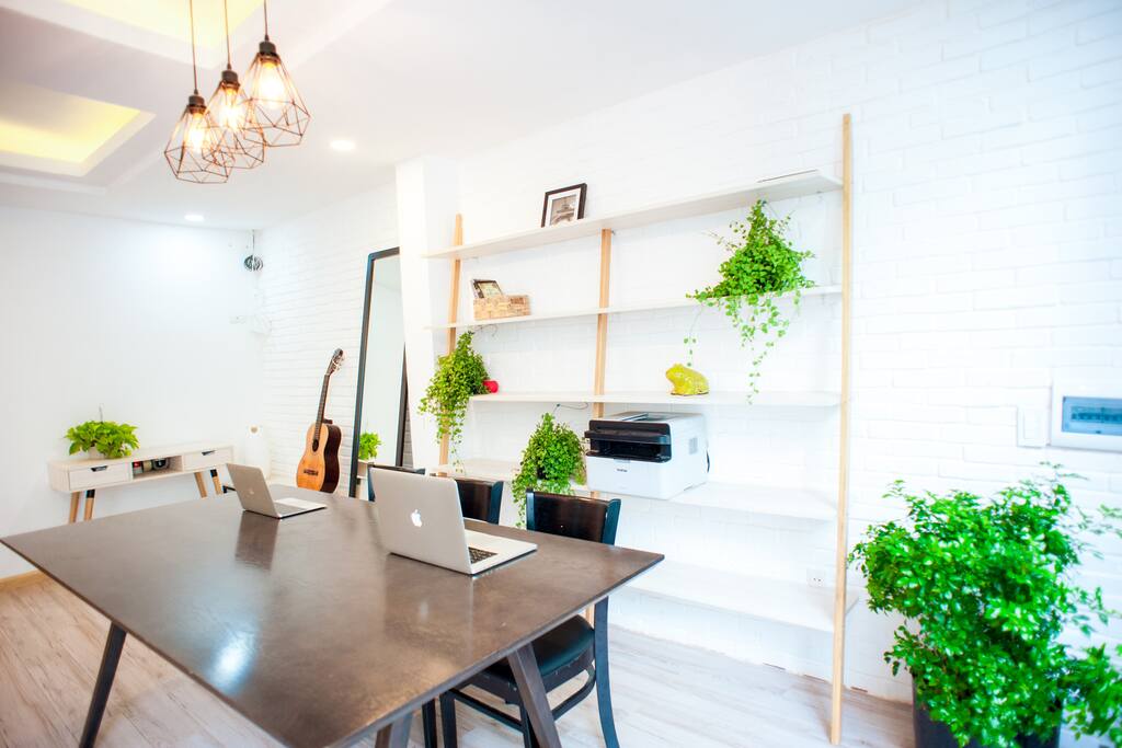 Guests and hosts can use a co-workspace