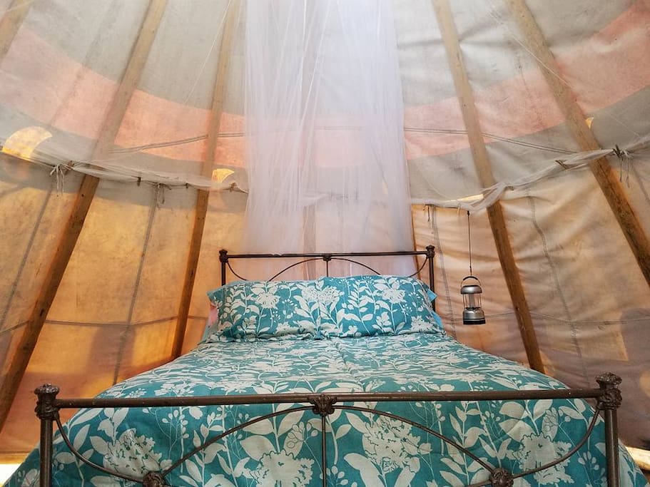 Comfy double bed, extra blankets, tipi liner
