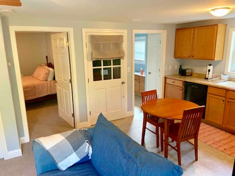 Country retreat 25min to Hartford/15min to UCONN