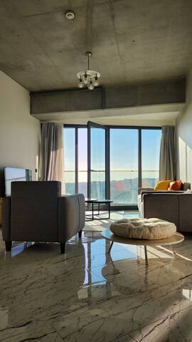 Modern 2Bed Condo in an Ultra Luxurious Building gallery image 2