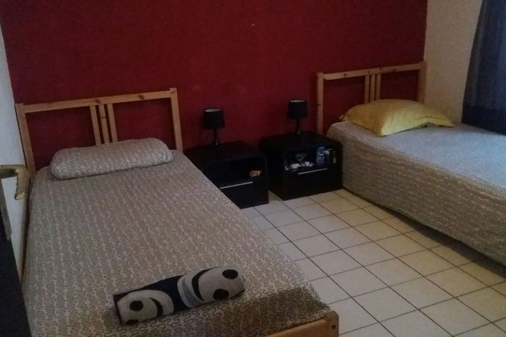 Possibilité de louer une Chambre avec 2 Lit sigle si vous ne voyagez pas en couple