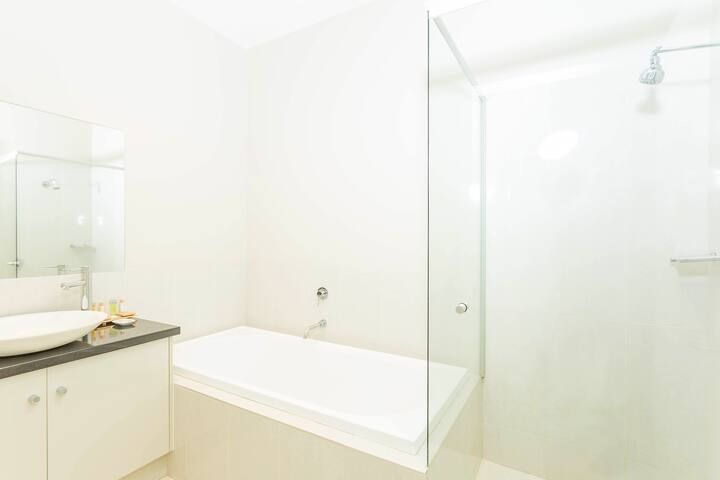 2 Bedroom Penthouse Apartment gallery image 2