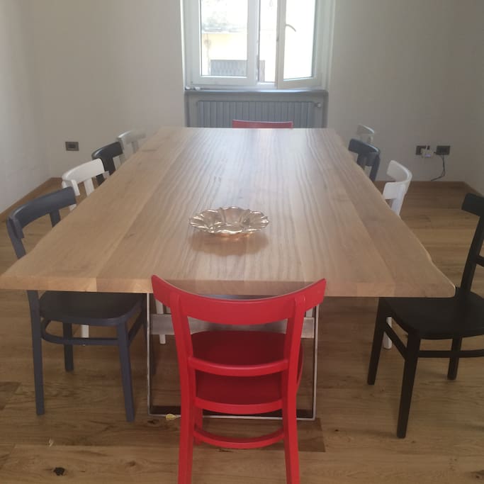 Sala da pranzo per gli ospiti.
Bright and stylish Dining room