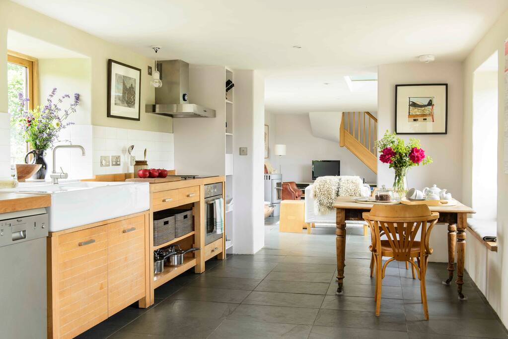 Modern fully equipped kitchen.