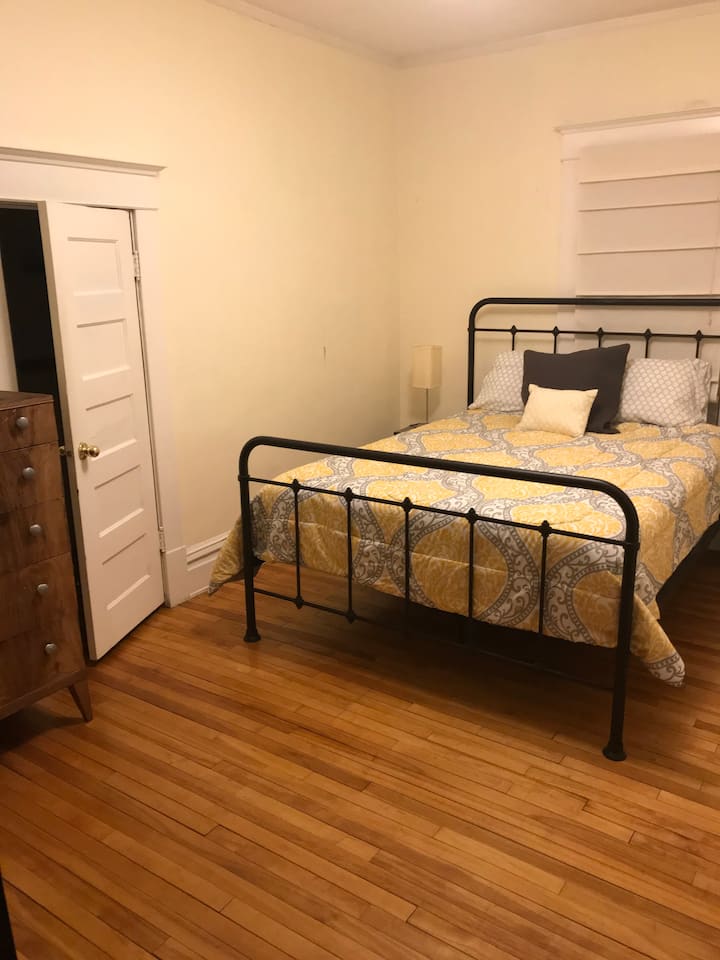 საძინებელი 1