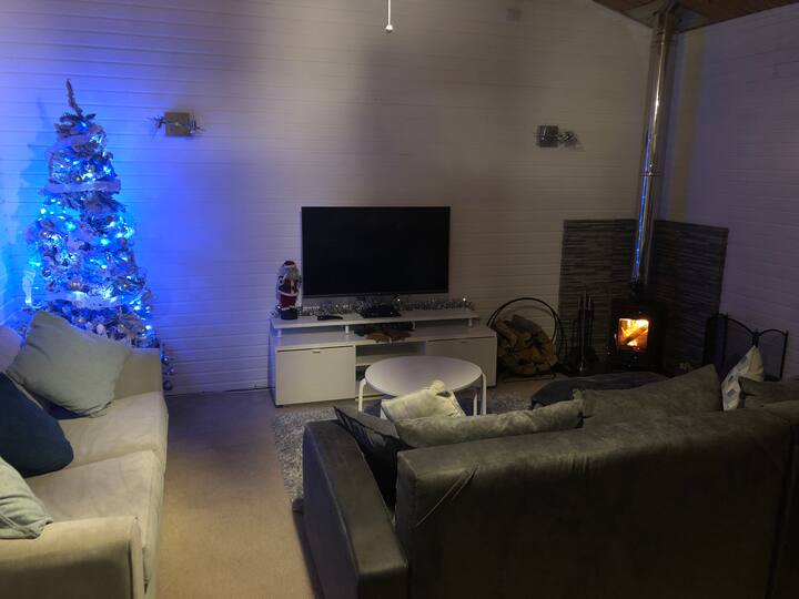 The Heath Large Log Cabin Maidstone - Maidstone