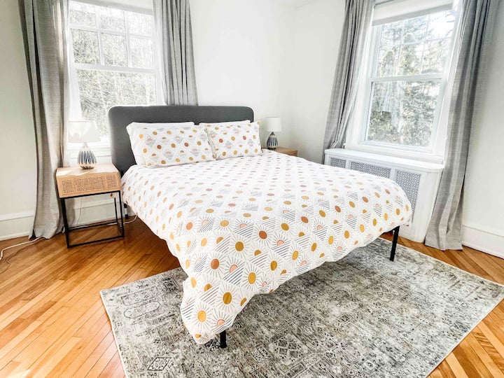 Queen bedroom