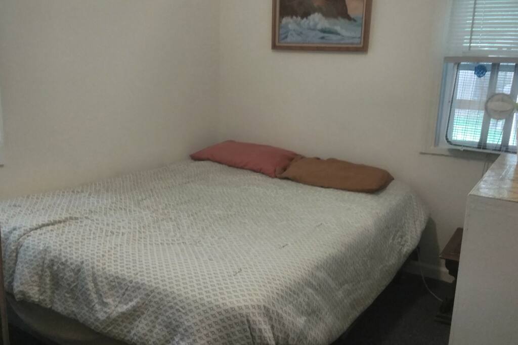 Queen size bed with space for floor mattress. Accommodates 2-3 people ...AC optional extra