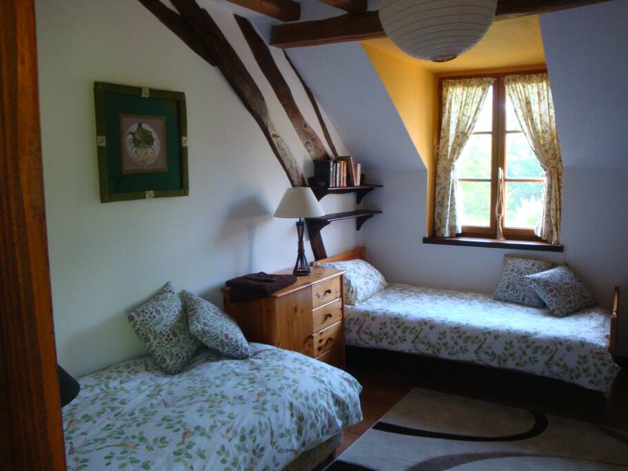 Twin bedroom