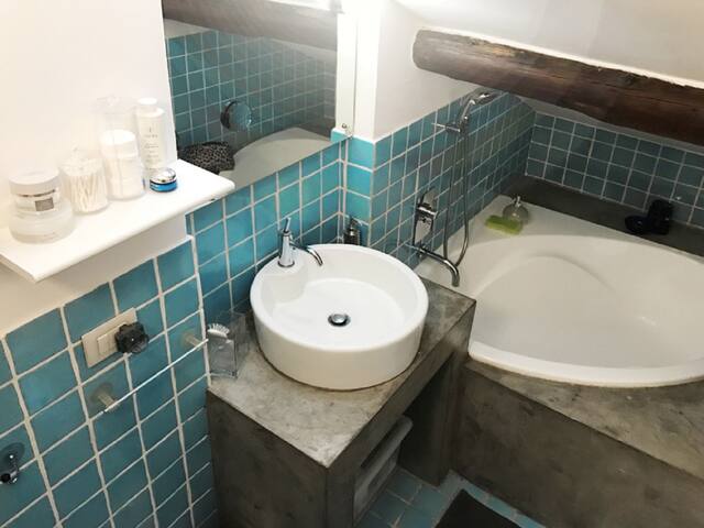 Modern&Comfortable at 5 minutes from the centre gallery image 4