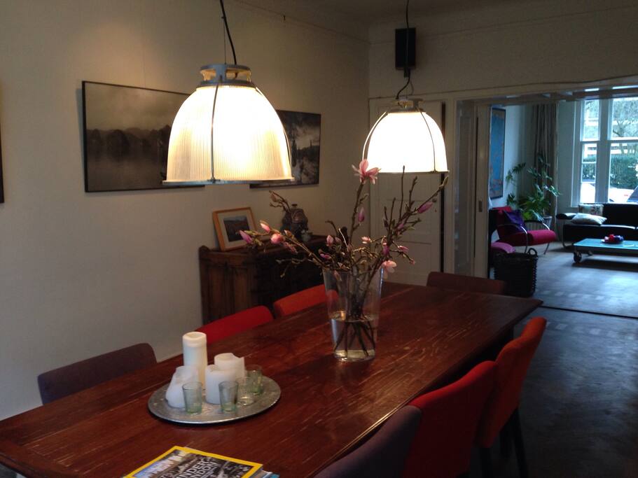 diningroom open to kitchen