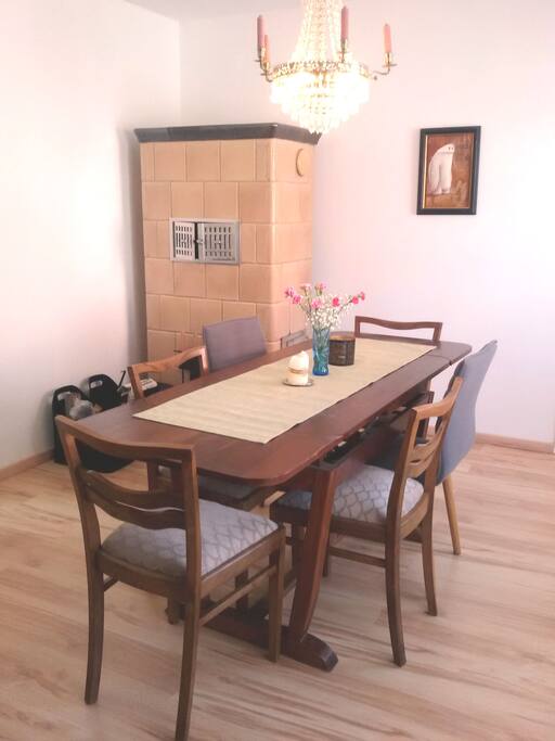 Kachelofen im Esszimmer