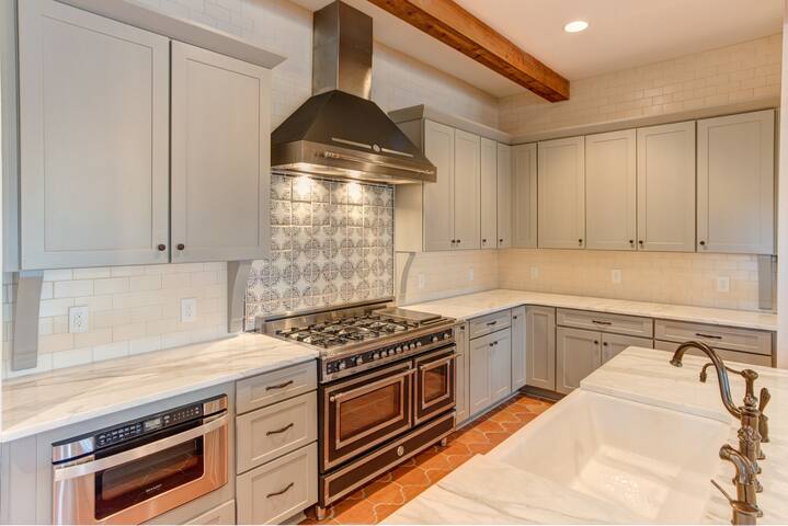 Mediterranean Oasis and Heated Pool gallery image 3