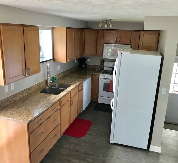 Kitchen with granite countertops, gas stove and great sized refrigerator. New kitchen tools including sharp knives and cutting boards!!!