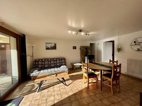 Top Airbnb: Cozy 2 bedroom apartment in Saint Jean De Sixt