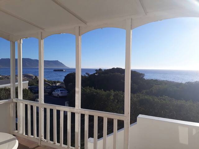 Boulders Beach Penguin Cottage gallery image 5