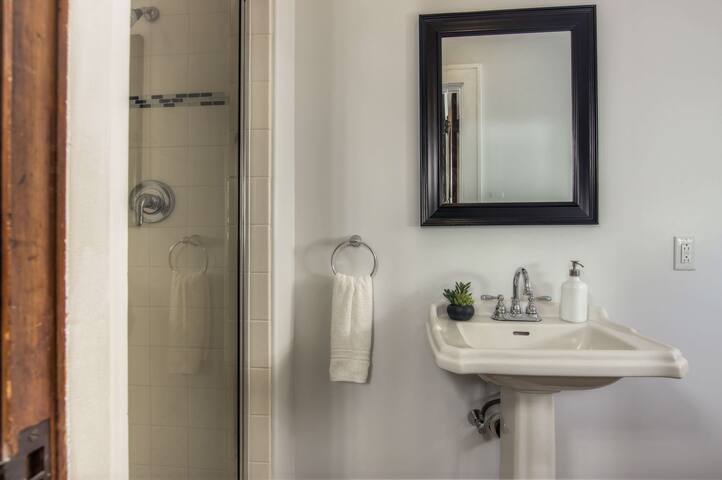 Luxury beautiful Pasadena 1928 Spanish 2bd home gallery image 5