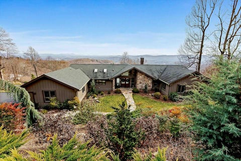 The Vista at Laurel Park! Fabulous Mountain Views!