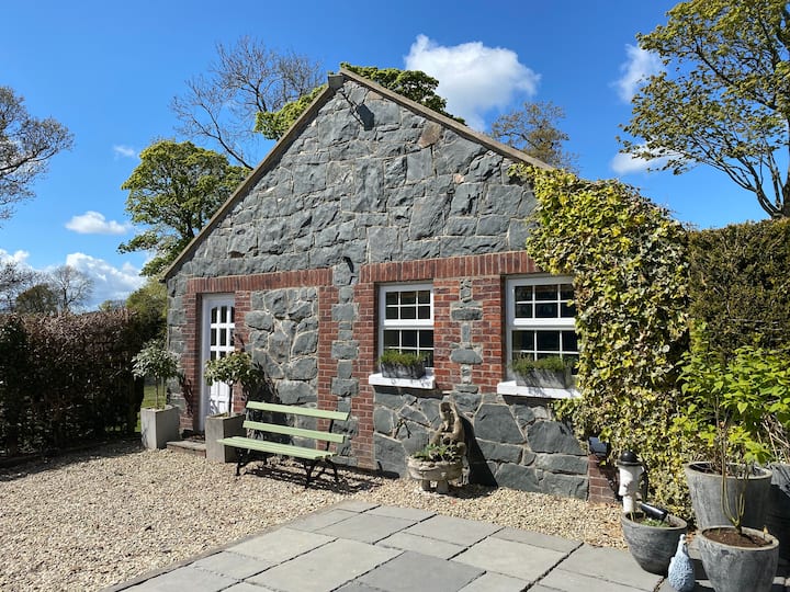 IVY COTTAGE 🌿 Luxury Cottage With Pet Alpacas 🦙 Guest houses for Rent