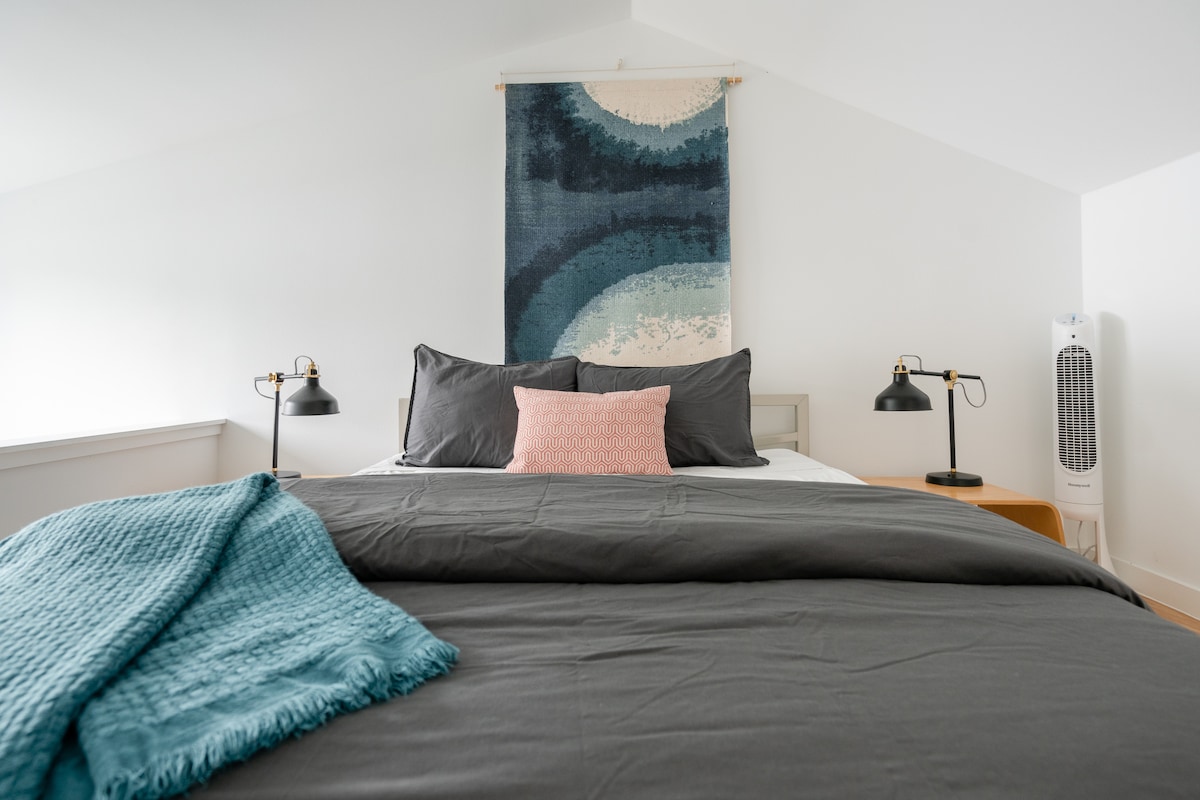 Modern East ATX Gem | Workspace + Walk everywhere