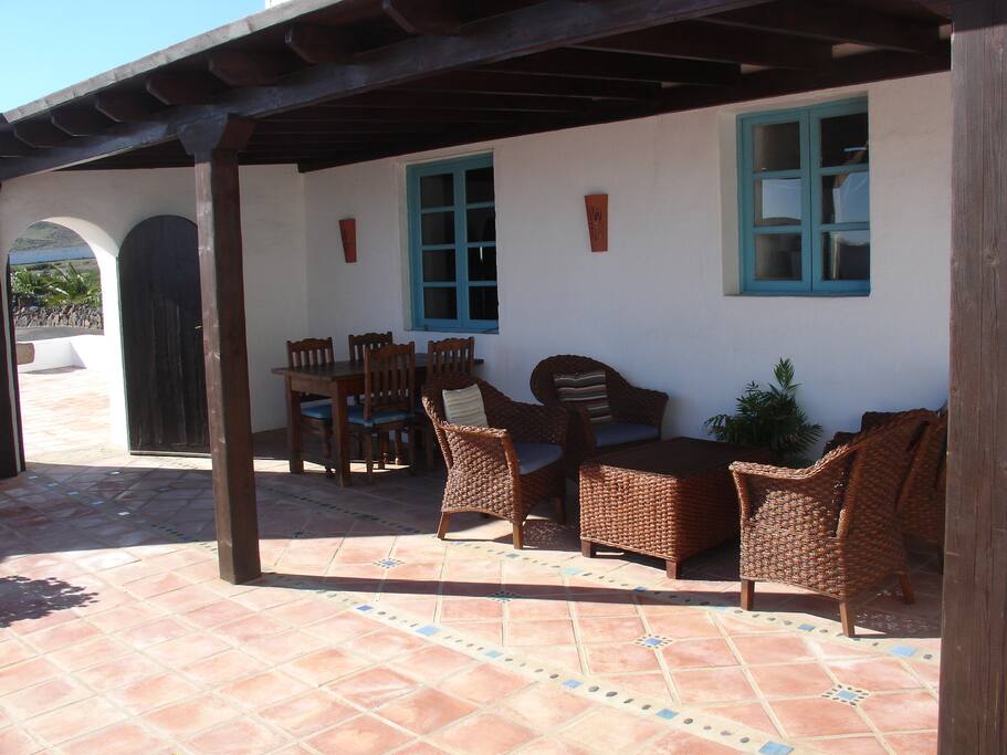 Shady Pergola for Relaxing and Al Fresco Dining