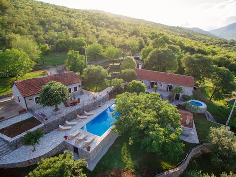 Grandfather's Secret Villa LIPA