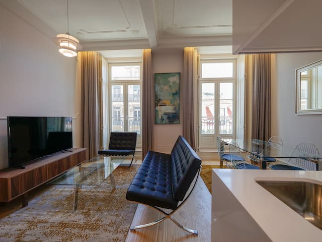 Augusta 231-4D-City Center Apt- Balcony & Elevator gallery image 3