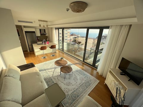 Top Airbnb: 2+1 Apartment with Sea View Ultra Lux in the Site in Pendik