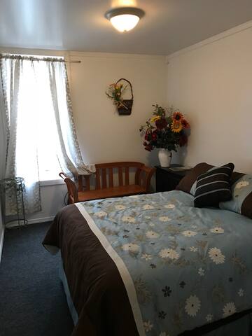 A private, cozy, stay with Wifi & Netflixs Suite 6