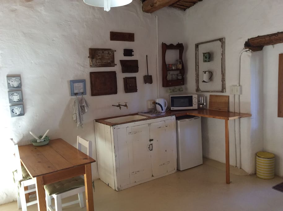 Cottage 2 kitchenette and dining area