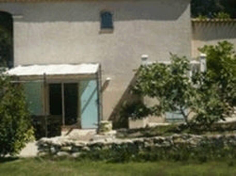 ENTREE GITE AVEC TERRASSE 20M2