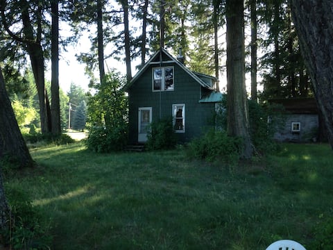The Little House on 5 Acres 5 mins. from Sandpoint